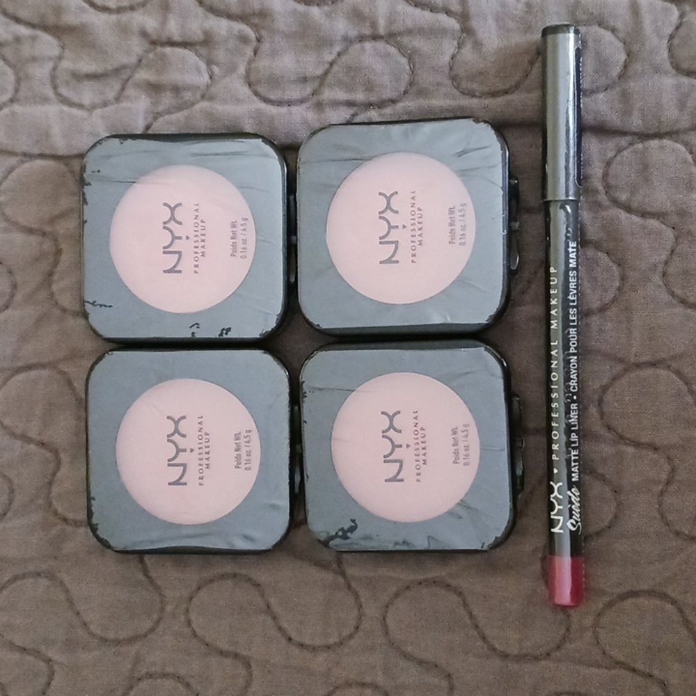 NYX Lip Liner + NYX Blush Pink Red